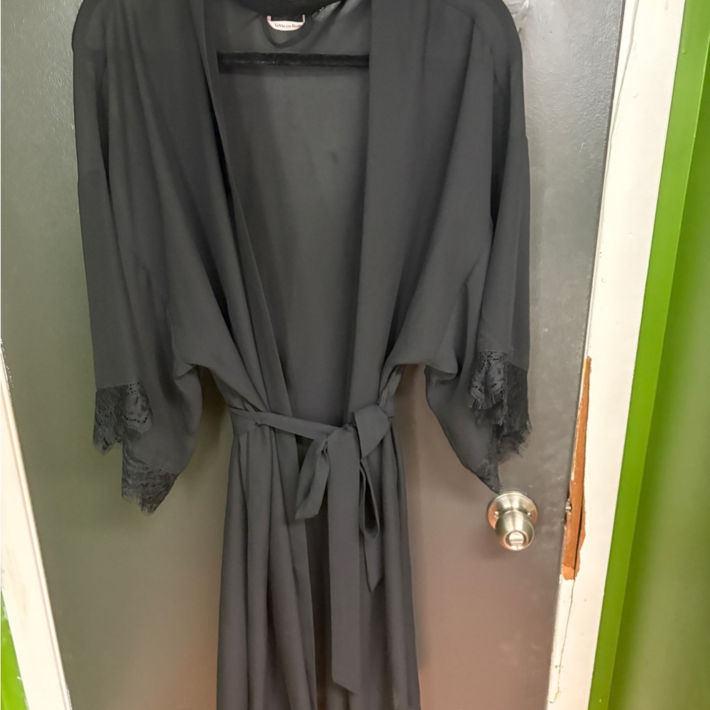 Elegant Black Lace Trim Robe La Vie En Rose OS